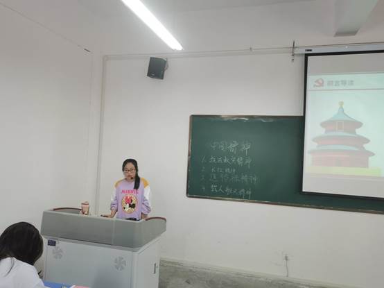 说明: C:\Users\Administrator\Desktop\思政部党史学习教育活动汇总\20210507思政教师讲党史备课暨研讨会及活动安排\师生同台讲党史\IMG_20210519_095801.jpg