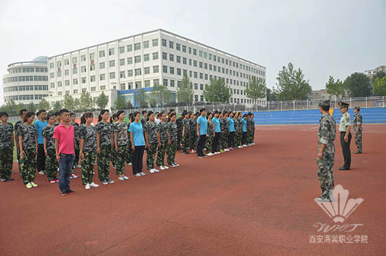 西安海棠学院新一届国旗护卫队训练工作全面展开