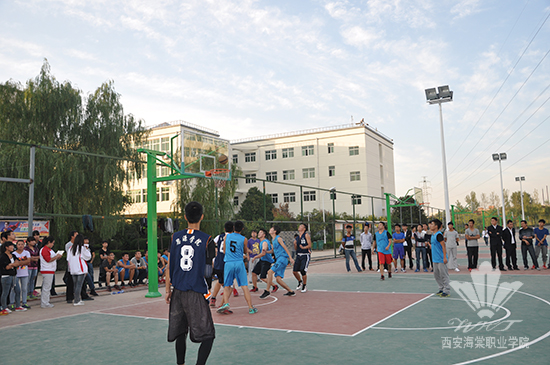 海棠学院篮球队与思源学院篮球队“篮球友谊赛”圆满成功
