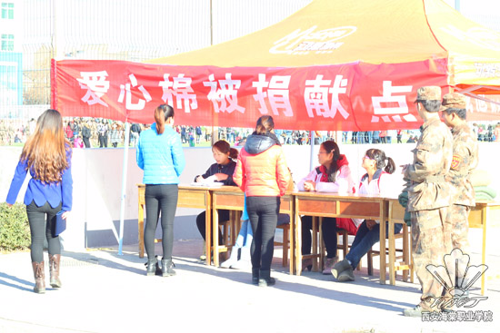 西安海棠集团董事长王卓一行前往山阳县黄龙小学进行慰问