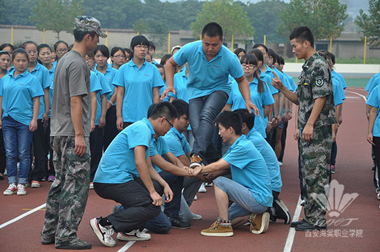 美创公司组织2011级医美专业学生开展素质拓展活动